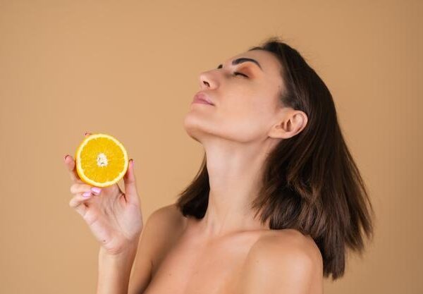 Conheça mais sobre a vitamina C e seus benefícios para a pele