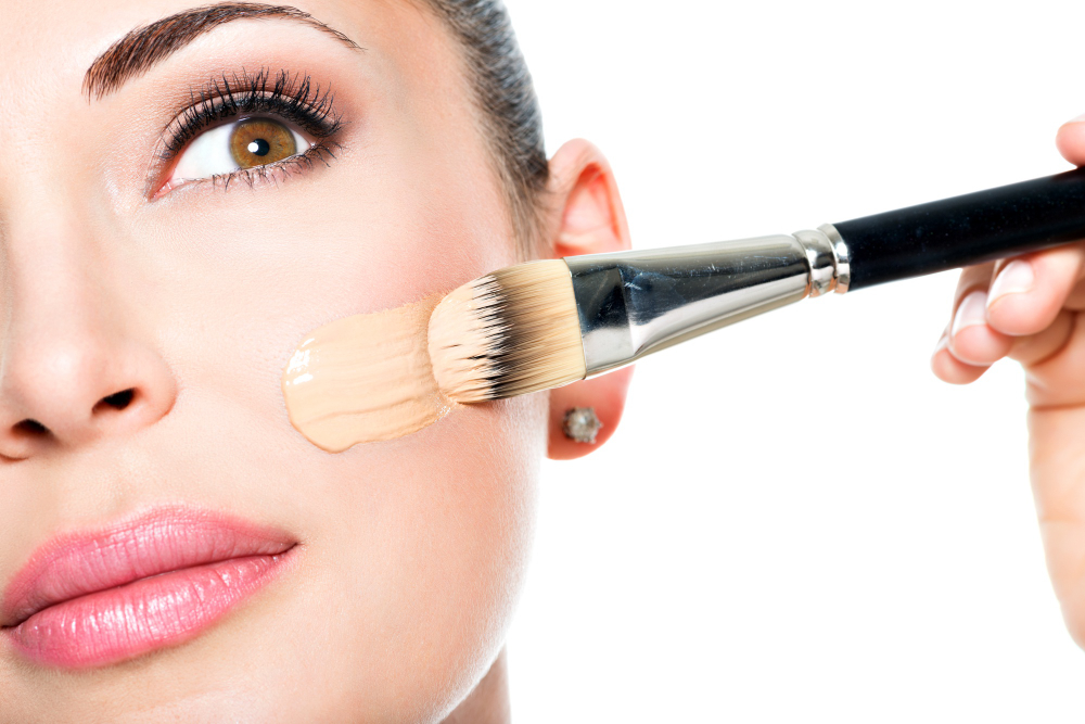 4 dicas para passar uma base de maquiagem perfeita