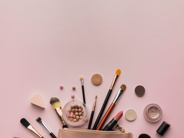 Loja de maquiagem: 5 produtos que toda mulher deve ter