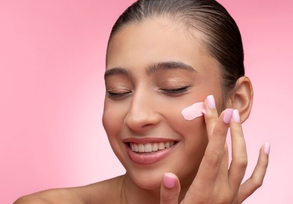 A maquiagem facial que transformará o seu visual: conheça as melhores técnicas e produtos