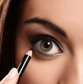 Lápis de olho: o segredo para destacar o seu olhar de maneira simples e rápida